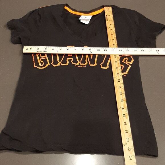 Genuine Merchandise Size M GIANTS Black and Orange Tee - Picture 2 of 5